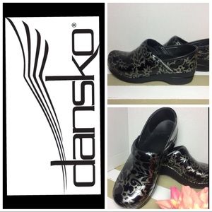 Dansko clogs size 36 Like New!